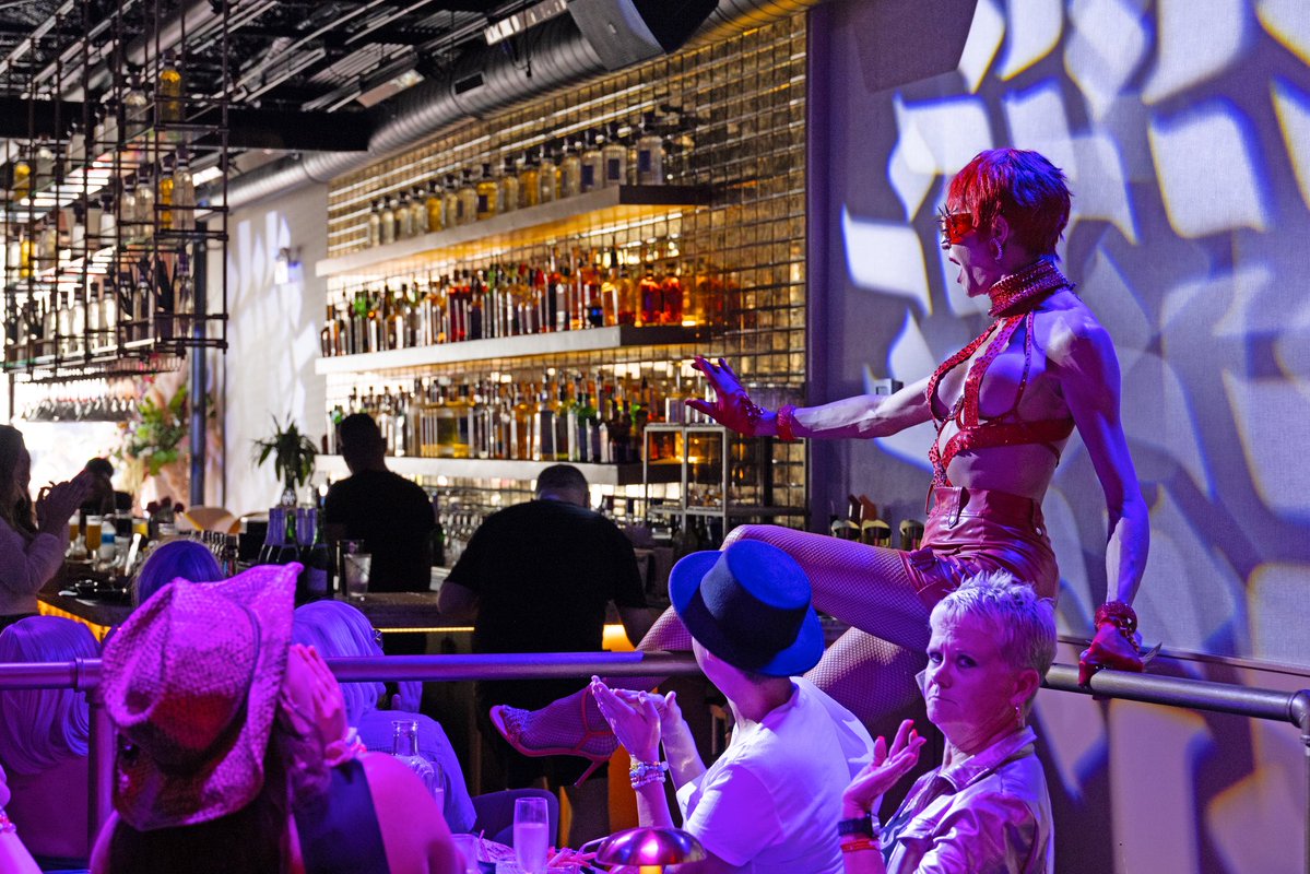 TheHomoculture's tweet photo. Chicago brunch just got a whole lot gayer. The new Kit Kat Club is serving drag, drinks, and enough sass to make your Sunday plans suddenly look very flexible.
Come hungry. Tip the queens. Leave fabulous.
#HomoCultureTour #KitKatClub #ChicagoGay #DragBrunch #NeverOutdoneChi https://t.co/G1OeeBmIls