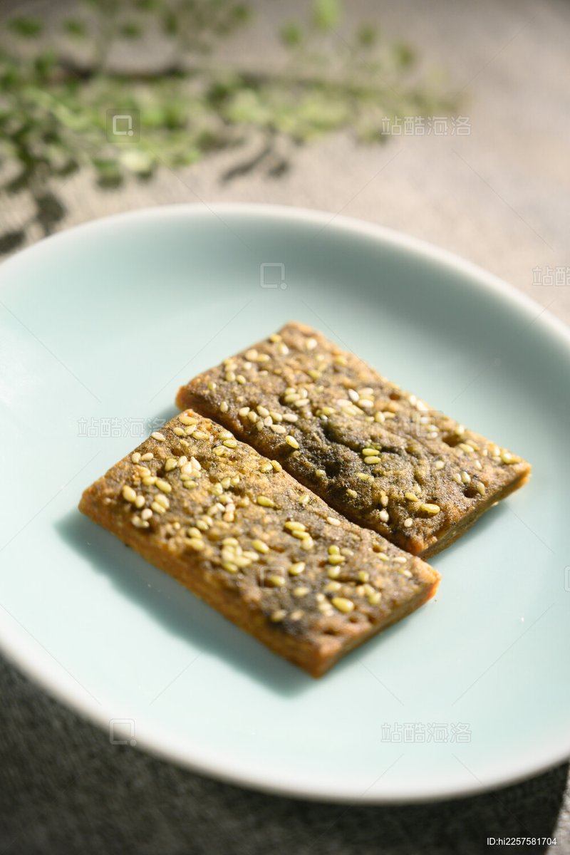wenger571's tweet photo. Treat your day right with these crispy seaweed sesame rice crackers! Sharing a pack with a friend = double the joy https://t.co/I9nwfwRO56