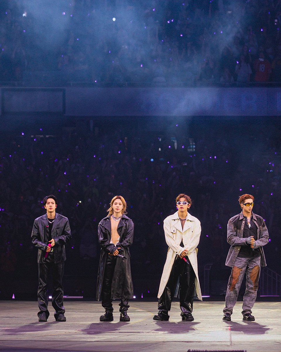americano_06's tweet photo. BTS WORLD TOUR 'ARIRANG' IN CHICAGO | via diesel Instagram Posted 📸

[ 1/3 ]

Source:
https://t.co/eWgEcGJK9r

@BTS_twt
#BTS #방탄소년단 #BTS_WORLDTOUR_ARIRANG_CHICAGO #RM #Jin #SUGA #jhope #Jimin #V #Jungkook https://t.co/Fzttku21ol