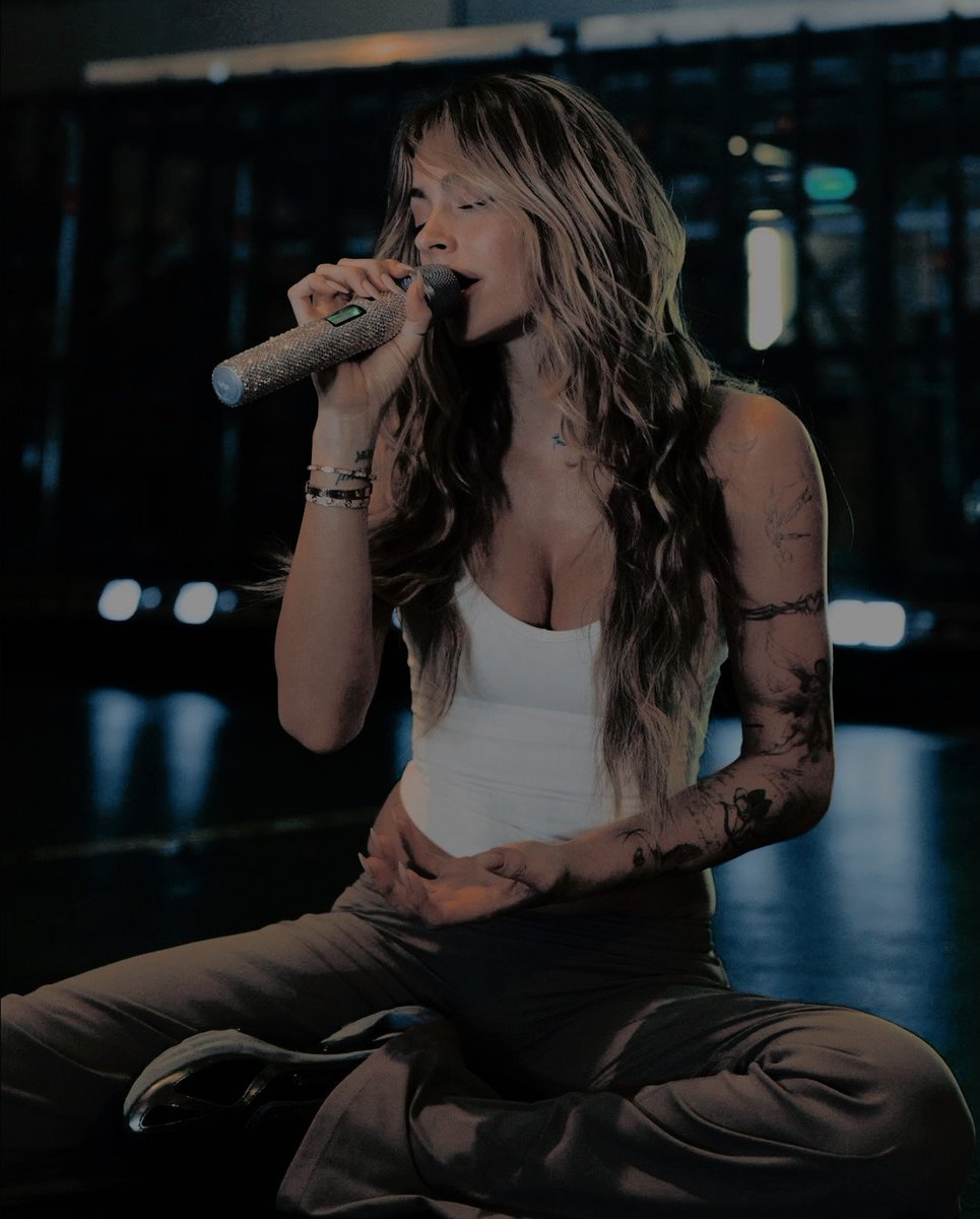 LATR1PLETE's tweet photo. ㅤᅠㅤᅠㅤᅠ     
ᅠ
ᅠ                        𝘁𝘁𝘁𝗶𝗻𝗶'𝘀    [ ig post ]    
            
      Último ensayo antes de volver a vernos.
    ✨    ⎯⎯         Lunes, 31 de Agosto.
    
ㅤㅤㅤ https://t.co/0waVnbfyXo