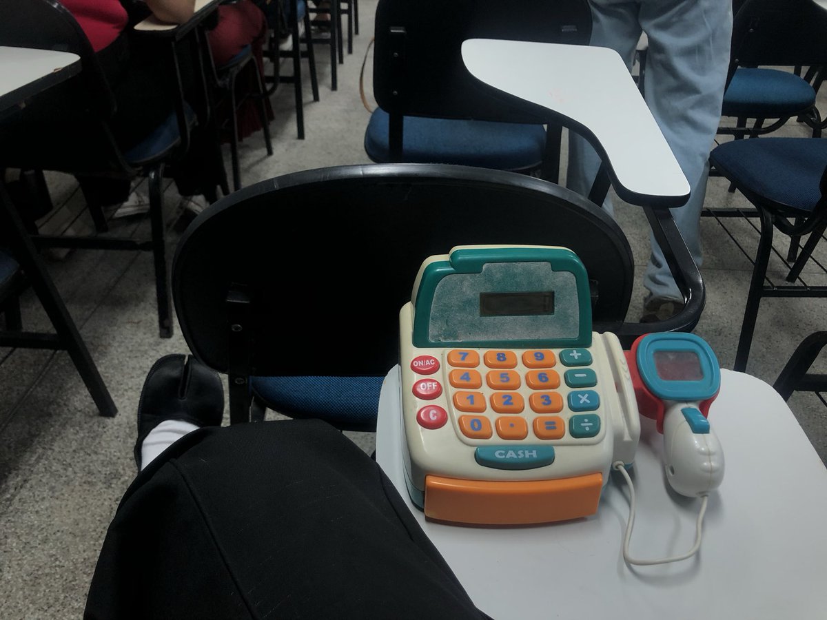 significuntys's tweet photo. eu fechei essa prova com meu caixa eletrônico viu bbs https://t.co/wy933m1R8A