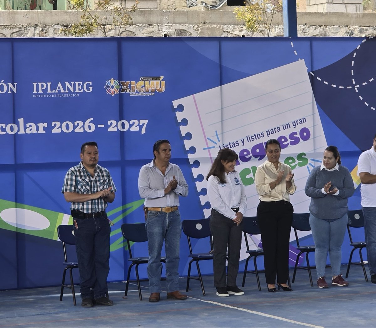 GracielaAmaro22's tweet photo. Hoy en Xichú 🌳acompañamos a la comunidad educativa, en representación de nuestra gobernadora @LibiaDennise , al inicio del ciclo escolar 2026 - 2027 📚
Nuevos retos y oportunidades para las juventudes de la secundaria Benito Juárez. 👩🏻‍🏫
En Guanajuato, más de 1.7 millones de estudiantes regresan a las aulas acompañados de 98 mil maestras y maestros para construir un mejor futuro 🤝