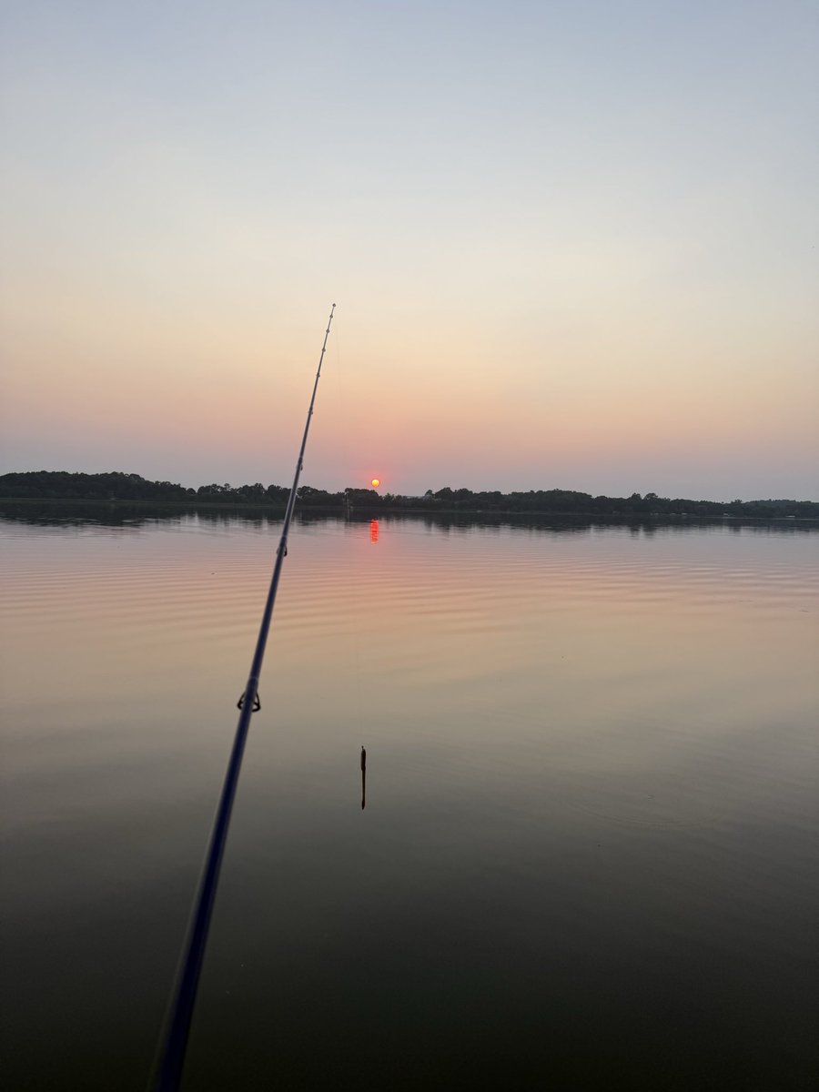 FishNTalk's tweet photo. Sunsets are prettier when you are casting into them. 🎣 🐟 https://t.co/ChiRDXAy26
