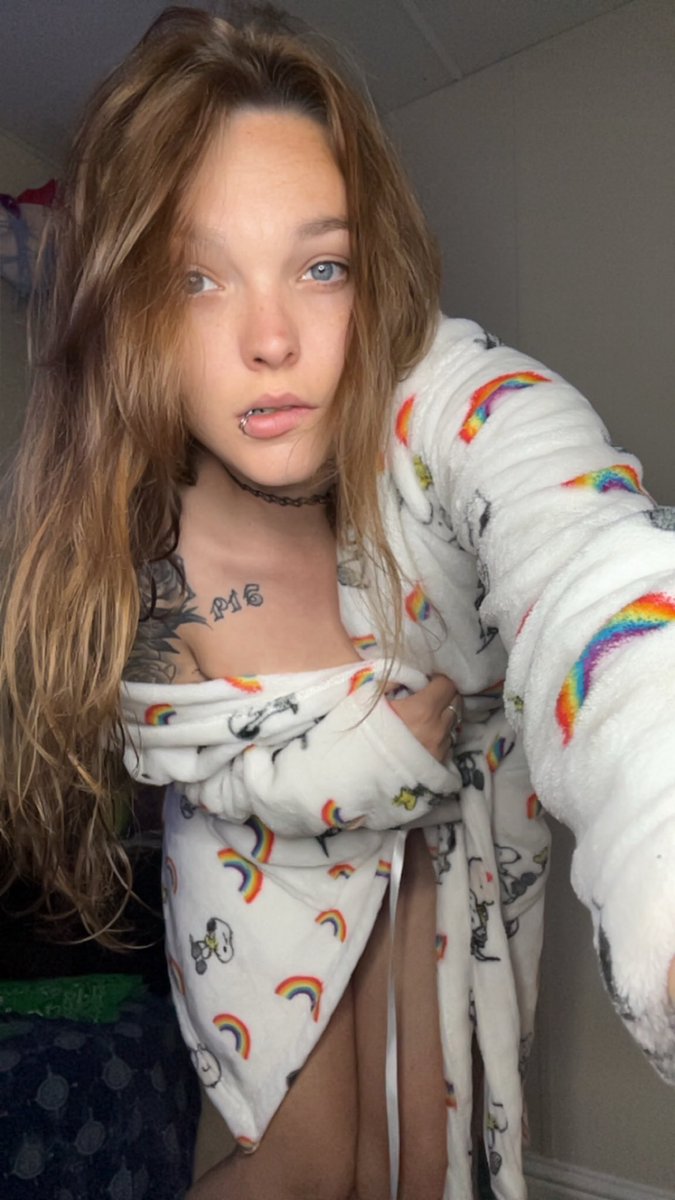mrscloverx's tweet photo. Freshly showered and ready for some fun!! 
Message me😈😝 
Let’s have some fun 🔥 https://t.co/x86qRUhu5P