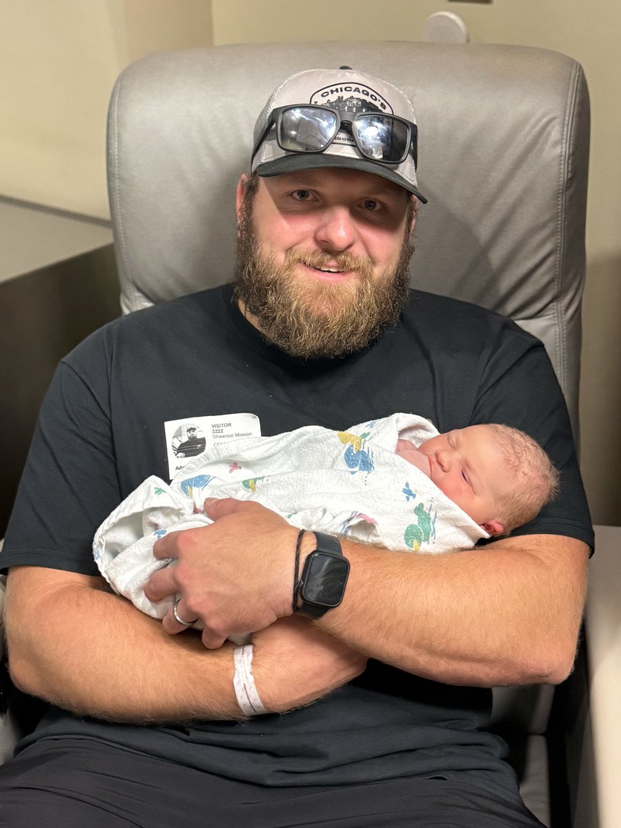 kciahawkeye's tweet photo. Living his Dad era🥰 @CBeebe44 https://t.co/aYh2P2SOxm