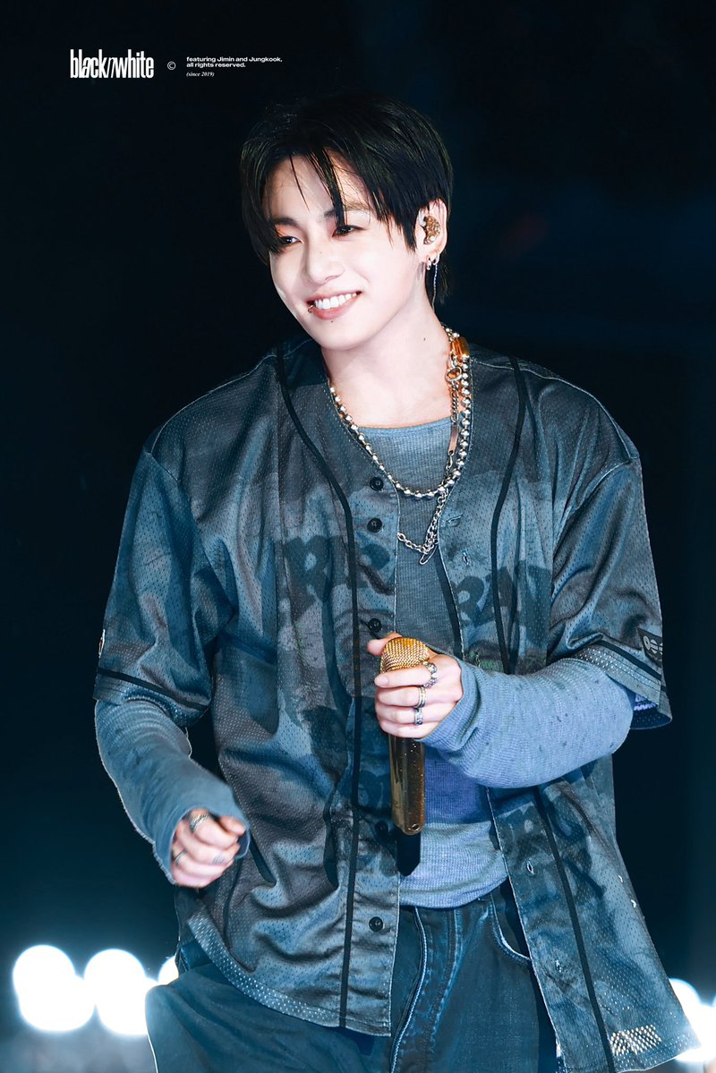 Sifau1306's tweet photo. @ratri_diyah Happy birthday Jungkook 😍

#HAPPYJKDAY
#JUNGKOOKisFYA
#AlwaysByYourSideJK
#YouAreThatSomebodyJK
#BornGoldenJungkook
#WorldVocalJungkook
#PARTYPARTYJK
#JKRulerOfTheStage https://t.co/89vIv27BYn
