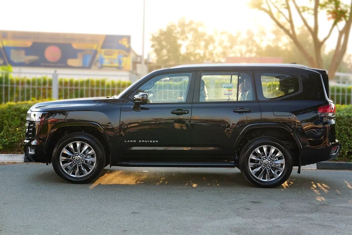Emma63039998's tweet photo. Toyota Land Cruiser GXR 2026 0 km  GCC Specs  cool price ready to ship from UAE to Ghana. https://t.co/FaBMFQxhSi