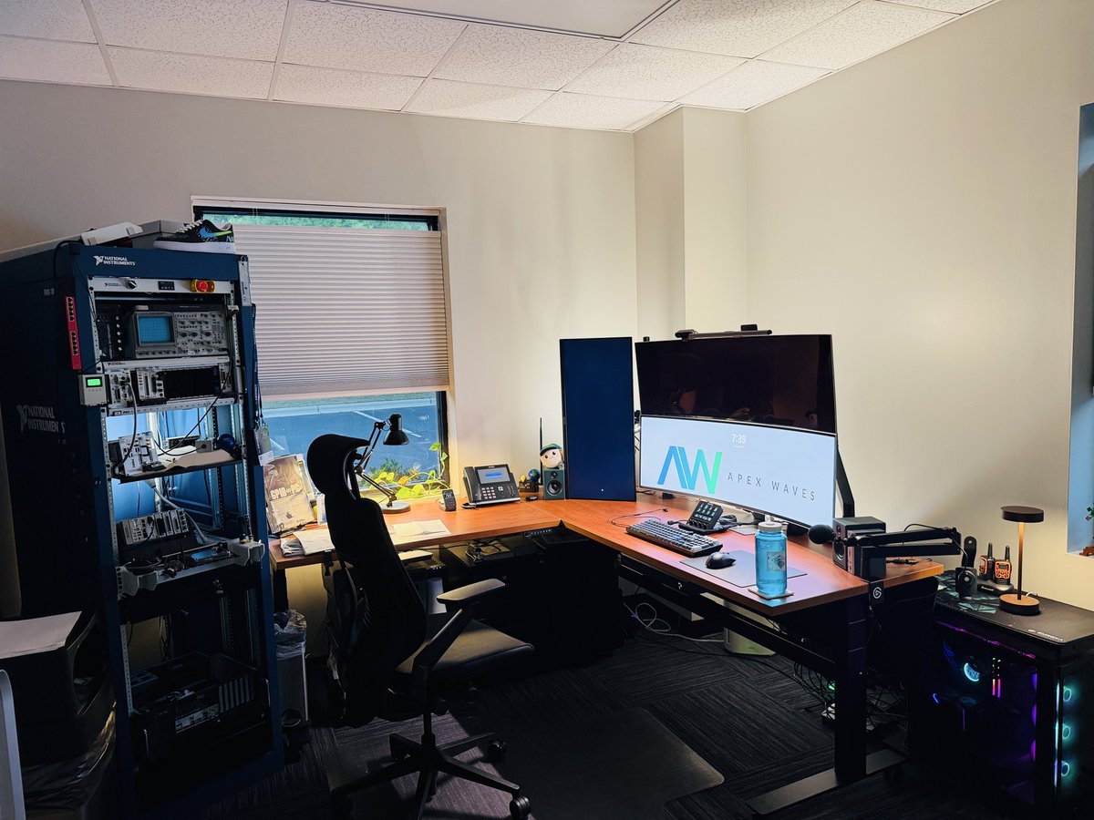dankulous's tweet photo. my office rules. i actually love working in here. actually look forward to winter so i can hibernate, lock in without missing any sun. https://t.co/1rwgFBDZYZ