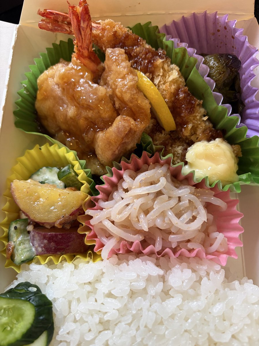 KitchenSarabon's tweet photo. 9月1日(火)
おはようございます☀

今日のミックス弁当は揚げ鶏ねぎソース＆海老フライマヨ添🍤
※マヨなしできます

本日2時に閉店いたします

みなさま良い一日を🍀✨ https://t.co/E9Orpo6zAv