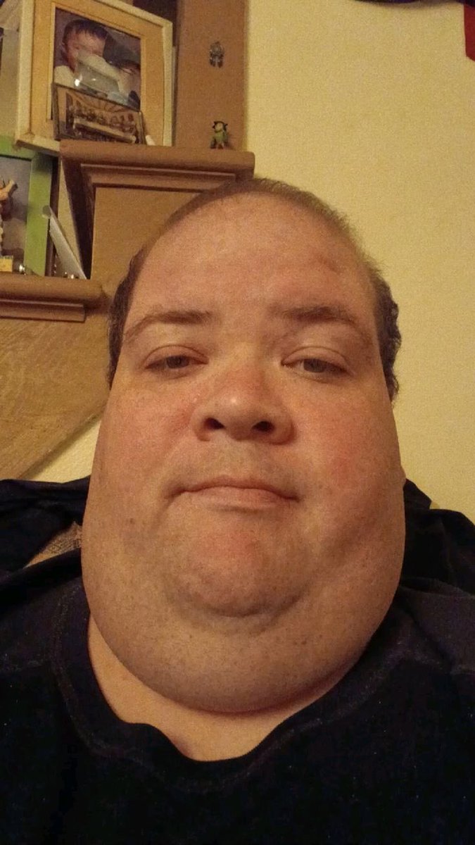 JGuadalupe151's tweet photo. Can you date a fat man like me😔 https://t.co/Nm2GTV3uQF