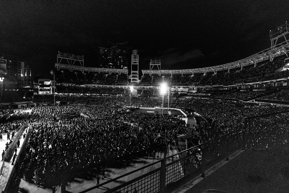 BABYMETAL_JAPAN's tweet photo. Thank you for coming to "My Chemical Romance The Black Parade 2026" at Petco Park in San Diego, CA🧟🧟‍♀️⚡️
#BABYMETAL #BABYMETALWORLDTOUR2026
@MCRofficial 
📸 @photosbysarai https://t.co/eI81KpPeto