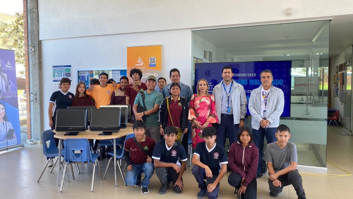 FnerrrC63857's tweet photo. Maestros que entregan su vida al aula sin base oficial y estudiantes con incertidumbre escolar. Esto es lo que solapan en @SEPEN_NAY y @MiguelANavarroQ. #NayaritasIgnoradosPorLaSEP https://t.co/CvMvgO0O81