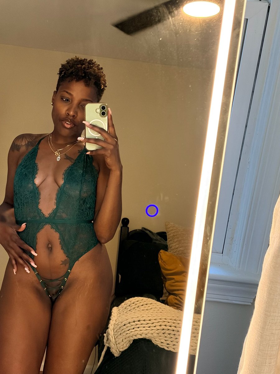 BellaBfun's tweet photo. @Sendinyourpics_ DM me for my menu 😘🤎

Add/message me on telegram: BellBfun https://t.co/74bbF21JWi
