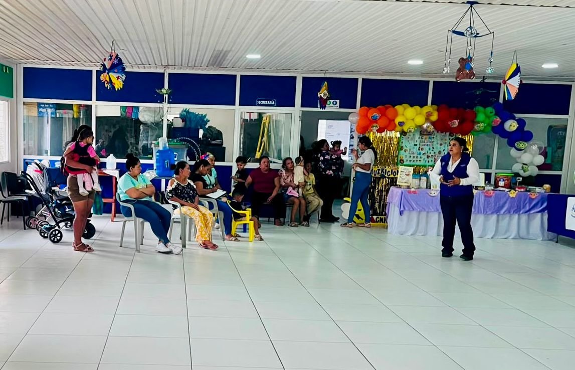 zona5MDH's tweet photo. 📍#LosRíos | En la unidad CNH “Abejitas Traviesas”, de la parroquia La Esperanza, cantón Quevedo, compartimos una Feria Nutricional junto a nuestras familias usuarias. 👧🏻👦🏻🤱🏻💜

Promovemos una alimentación adecuada durante la primera infancia y el embarazo.

#MTDHenTerritorio https://t.co/2cvmTmbVjq
