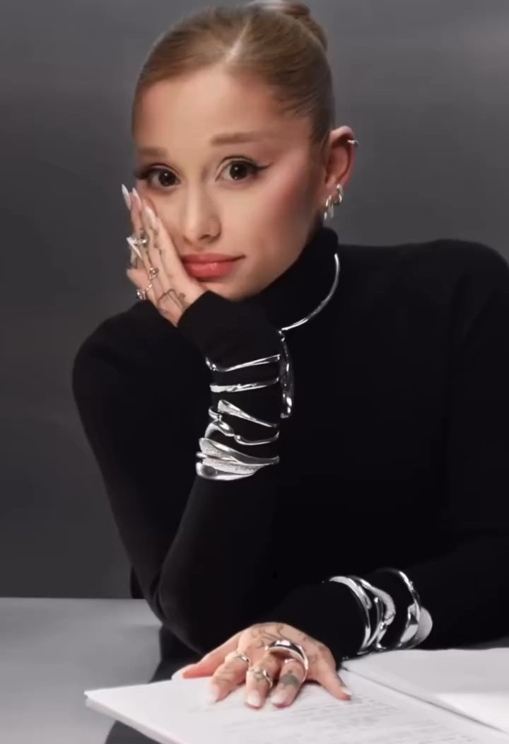 arianastills's tweet photo. ARIANA GRANDE FOR SWAROVSKI https://t.co/MnG4KYpltA