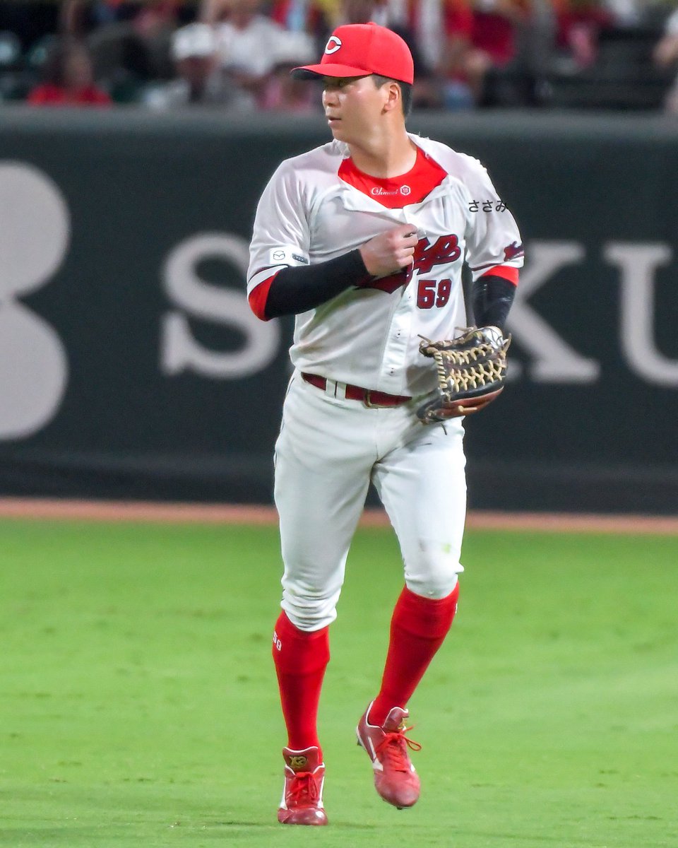 sasamimi09051's tweet photo. １試合で2回のユニ破り！！
しかも2回目はわずか20分後！
こんな珍記録、ちゃんと記録して欲しいのにメディアは1度目の盗塁のユニ破りをスルーしてるのなんで⁉️
せっかくの話題なんだからカウントして欲しい🤣そっちの方がすごい破れだったし記録に残してー！
#大盛穂 #carp #広島カープ 8.30 https://t.co/6Zf661KlmN