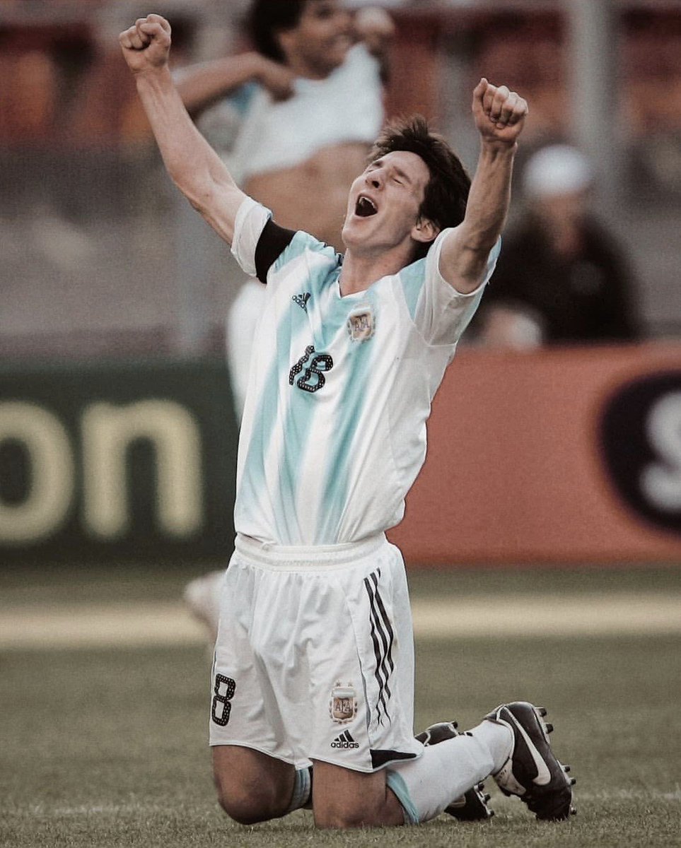 analyticspampa's tweet photo. Con mis casi 35 años fui testigo de todo tu camino en la Selección. Desde "ese pibe español que no canta el himno" hasta consolidarte como lo mejor que vieron nuestros ojos. Tu ausencia marcara una época sin antecedentes para nosotros: duele, pero tu legado será enorme. https://t.co/edGes1XzlU