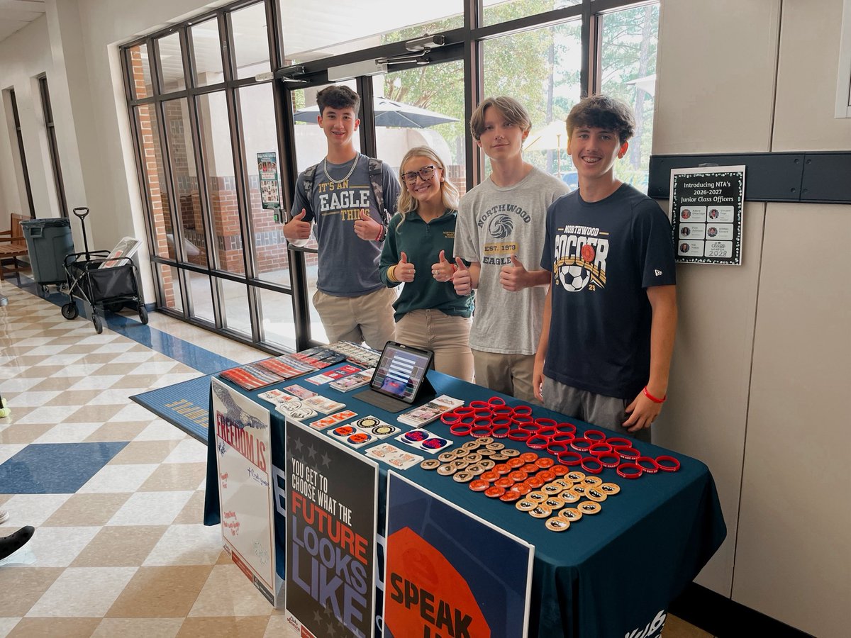 BrycenStrawn's tweet photo. Northwood Temple is putting in the WORK! 🇺🇸🔥 

Loved watching these students getting excited about Club America and signing up!! https://t.co/mB8cvk3UFJ