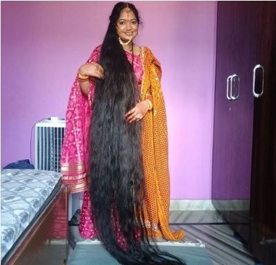 yafmvilla's tweet photo. ¡OMG! Existe la #Rapunzel y es de la #India, fue reconocida oficialmente por @GWR como la mujer con el cabello más largo del mundo certificando su melena de 271,50 centímetros. Renu Dhariyal es originaria de Uttarakhand #viral #lunesdemorboyprovocación https://t.co/2hWd8AkipN