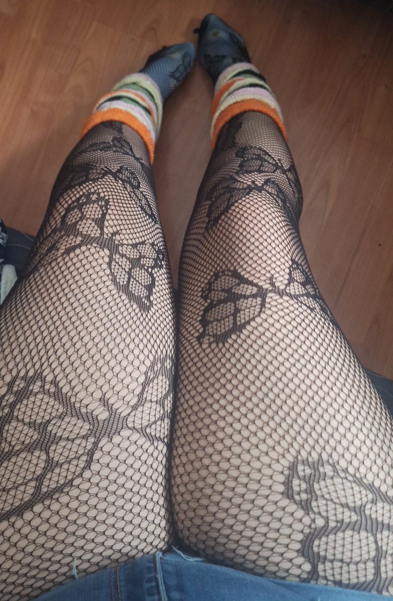 roumttt_'s tweet photo. Mis medias antes de que las rompiera por accidente 💔 https://t.co/yjbRwjDWu3