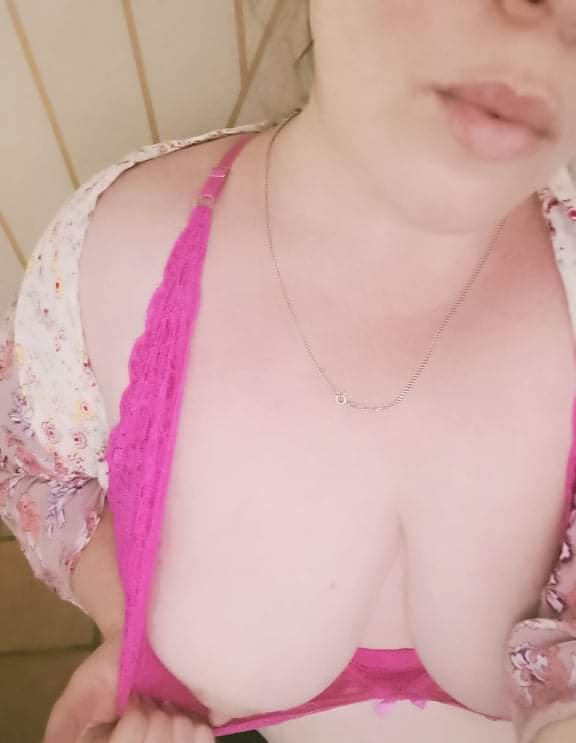 hobbies96728's tweet photo. @Milf_Maven The wife https://t.co/kwomCGnNUw
