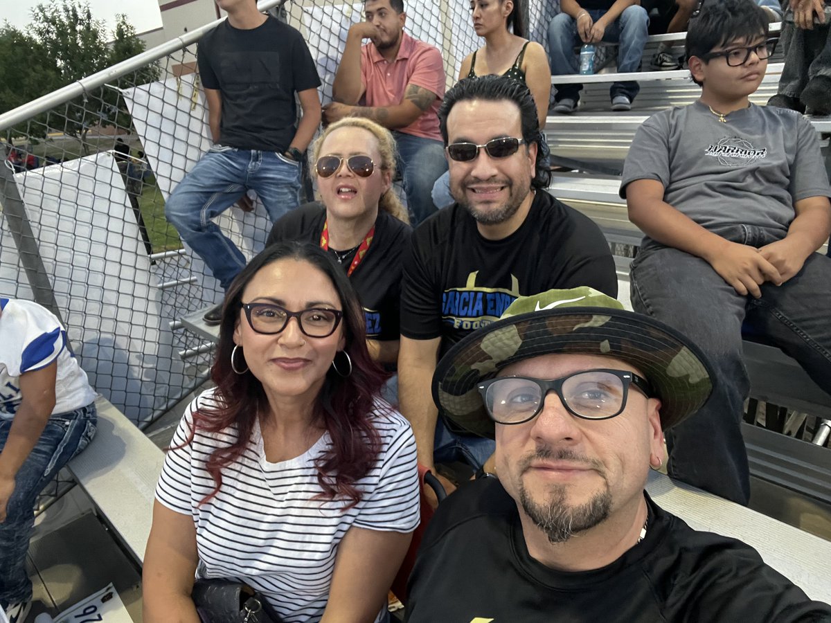 BrendaJ2006's tweet photo. @SanElizarioISD @GEMS_MIDDLE #SanEliNation #Gemsstrong @@SanElizarioHS
It is always amazing to support our students. Great game!ππ https://t.co/FTh55MkiEJ