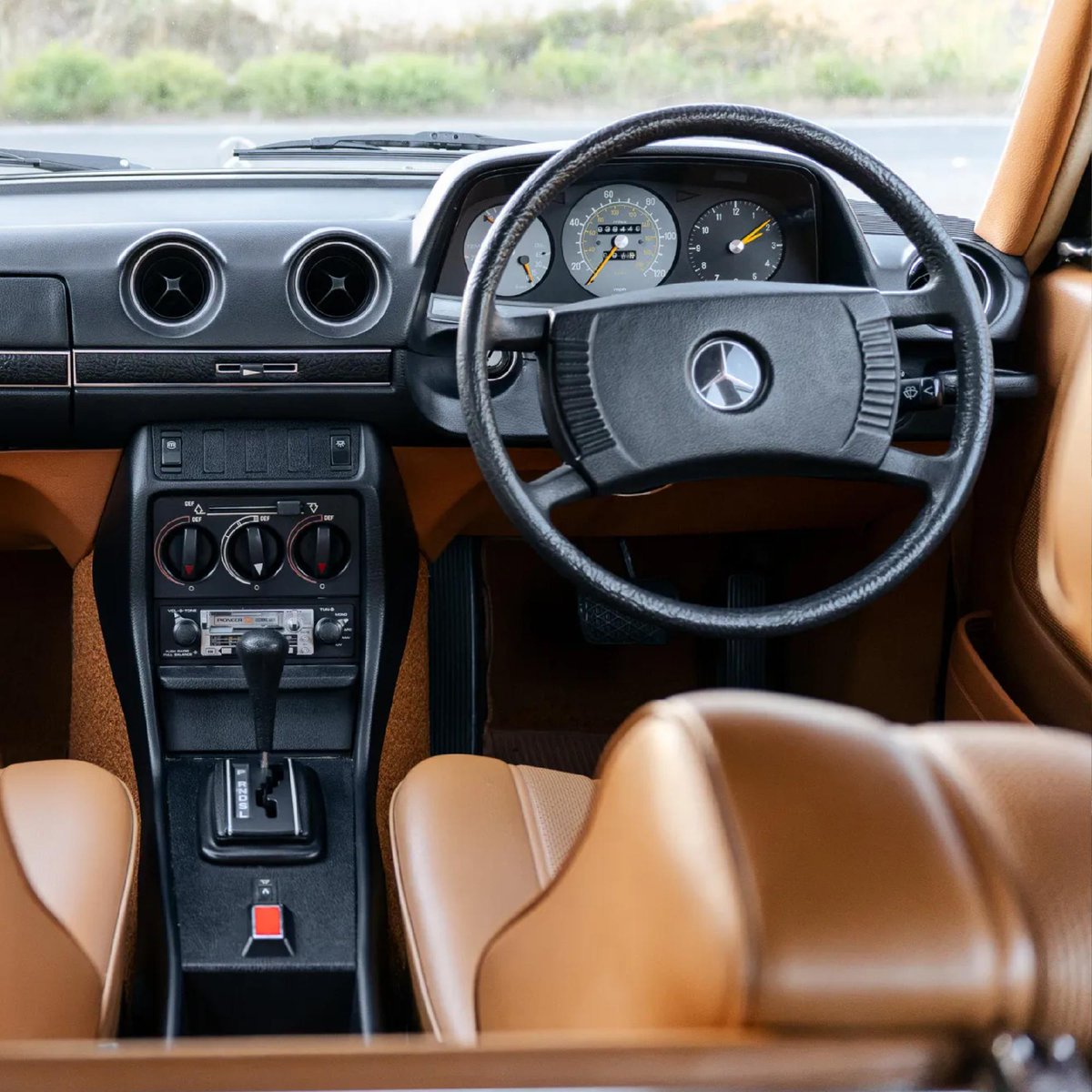 Bringatrailer's tweet photo. Limousine ≠ Luxury 

https://t.co/9M32qj0Qps https://t.co/bArMLFAVUx