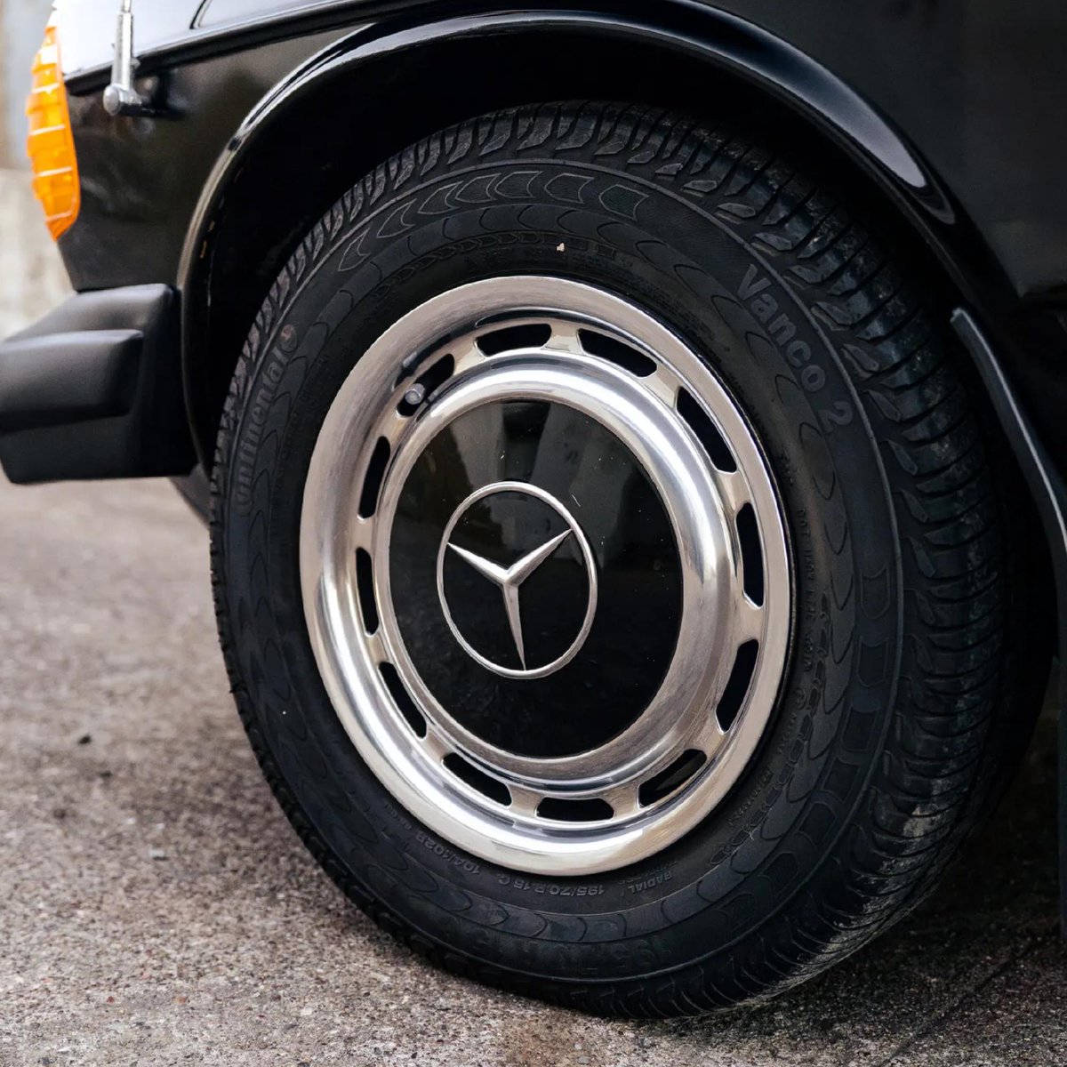 Bringatrailer's tweet photo. Limousine ≠ Luxury 

https://t.co/9M32qj0Qps https://t.co/bArMLFAVUx