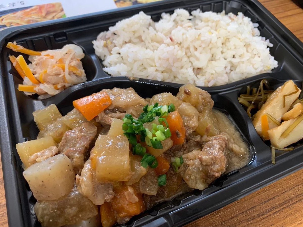 BPKoconadining's tweet photo. 本日のお弁当🍖

【日替わり】
ハンバーグ〜選べるソース〜
・おろしソース
・トマトチーズ
・クリームソース

【おすすめ】
牛肉の煮込み

【魚の日替わり】
あじの蒲焼き

毎週火曜日は『お惣菜の日』🍳
12時〜13時にご来店のお客様にプチお惣菜プレゼント🎁
ご予約、ご来店お待ちしております✨ https://t.co/SUbRqcXcUl