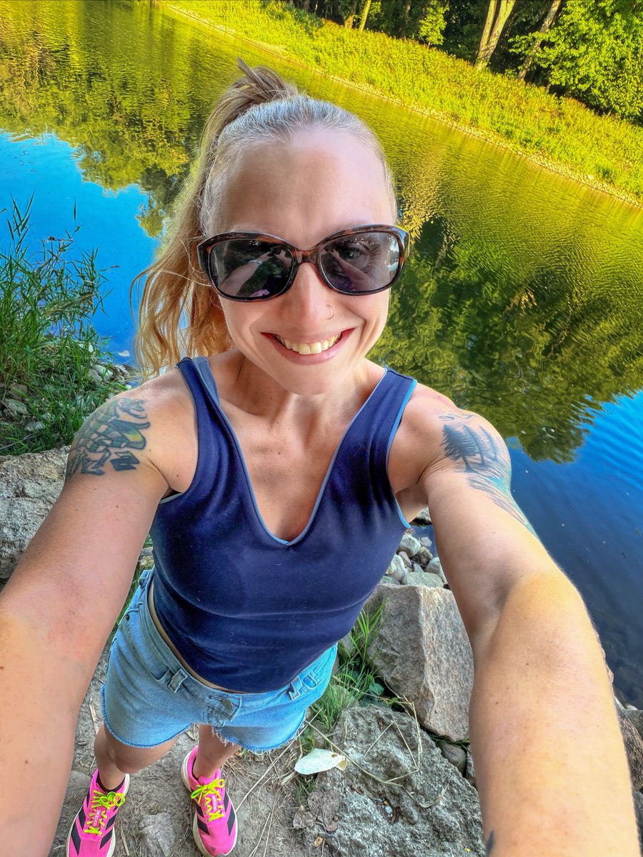 DianeProwe2bbf's tweet photo. My workout today was five hours of deep-cleaning the house. I planned to lift, but after a poor night’s sleep and all that cleaning, I called it good. That counts as NEAT, right? Enjoy a selfie by the river. I’ll be spending the evening with my https://t.co/bzWsLWbLSj