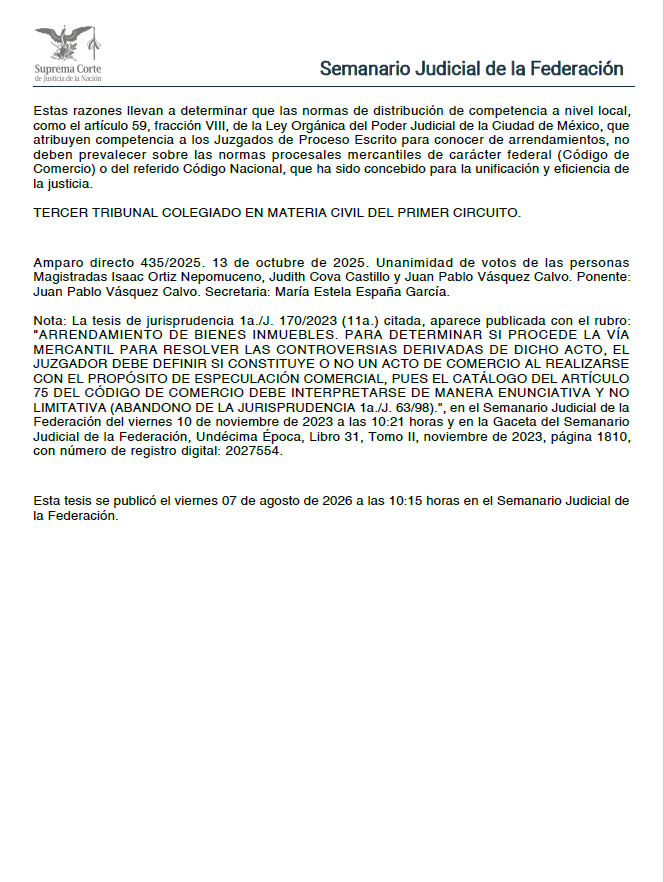 ERoqueH's tweet photo. La naturaleza jurídica de un contrato no depende únicamente del bien sobre el que recae.
Una misma relación arrendaticia puede cambiar de vía cuando su función económica revela un auténtico propósito de especulación comercial.
Órgano emisor: Tercer Tribunal Colegiado en Materia Civil del Primer Circuito | Época: Duodécima | Materia: Civil | Fuerza obligatoria: Tesis aislada; criterio orientador, no jurisprudencia obligatoria.
SÍNTESIS NORMATIVA La tesis I.3o.C.1 C (12a.), registro 2032449, determina que las controversias derivadas del arrendamiento de inmuebles celebrado con propósito de especulación comercial deben tramitarse en la vía oral mercantil.
Su punto de partida es la jurisprudencia 1a./J. 170/2023 (11a.): el arrendamiento inmobiliario puede constituir acto de comercio cuando el propósito especulativo deriva del propio negocio jurídico, pues el catálogo del artículo 75 del Código de Comercio no es taxativo.
La ratio añade un elemento procesal: el artículo 1054 permite la aplicación supletoria del Código Nacional de Procedimientos Civiles y Familiares y su artículo 520 regula oralmente el arrendamiento inmobiliario.
CRÍTICA JURÍDICA CENTRAL El criterio fortalece la especialidad mercantil y evita que reglas orgánicas locales desplacen el régimen procesal federal aplicable a actos de comercio.
Pero introduce una operación interpretativa discutible: utiliza la supletoriedad del CNPCyF no sólo para llenar una laguna procedimental, sino también como argumento para confirmar qué vía debe prevalecer.
DEBILIDADES ARGUMENTATIVAS La supletoriedad tiene límites: complementa una regulación incompleta, pero no debería modificar la naturaleza ni la estructura del procedimiento principal.
Por ello, habría sido conveniente distinguir con mayor precisión dos preguntas:
1.¿Por qué el contrato es mercantil?
2.¿Por qué, una vez definida esa naturaleza, corresponde exactamente la vía oral mercantil?
La primera deriva del propósito de especulación comercial; la segunda debe descansar primordialmente en el Código de Comercio, no en la sola lógica de eficiencia del CNPCyF.
CONTRADICCIONES SISTEMÁTICAS No se advierte contradicción constitucional directa. El criterio es compatible con la jurisprudencia 1a./J. 170/2023 y con el artículo 1390 Bis del Código de Comercio, que establece la oralidad como regla para las contiendas mercantiles.
La tensión aparece entre especialidad mercantil, supletoriedad procesal y distribución competencial local.
RIESGOS E IMPLICACIONES Para litigantes, ya no basta identificar un inmueble: deberá probarse la finalidad económica del arrendamiento.
Para juzgadores, clasificar incorrectamente el acto puede conducir a una vía procesal equivocada.
Para la seguridad jurídica, el concepto “propósito de especulación comercial” será decisivo y exige motivación concreta, no presunciones derivadas del giro comercial del arrendatario.
La verdadera cuestión no es si el inmueble se utiliza para comerciar, sino si el arrendamiento mismo fue concebido jurídicamente como operación de especulación comercial.
#ArrendamientoMercantil #VíaOralMercantil #ActosDeComercio #SupletoriedadProcesal #DerechoMercantil