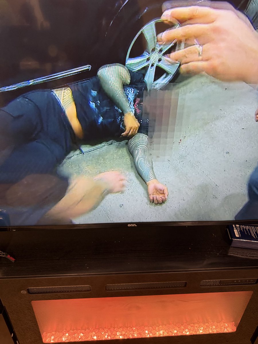 bobbymonsoon215's tweet photo. This shit is sooo GOOFY! Jey USO barely bleeding Netflix acting like bro got smoked irl smh coming from last night to this is DEPRESSING!!! SMH #WWERaw https://t.co/kfovZJjGn3