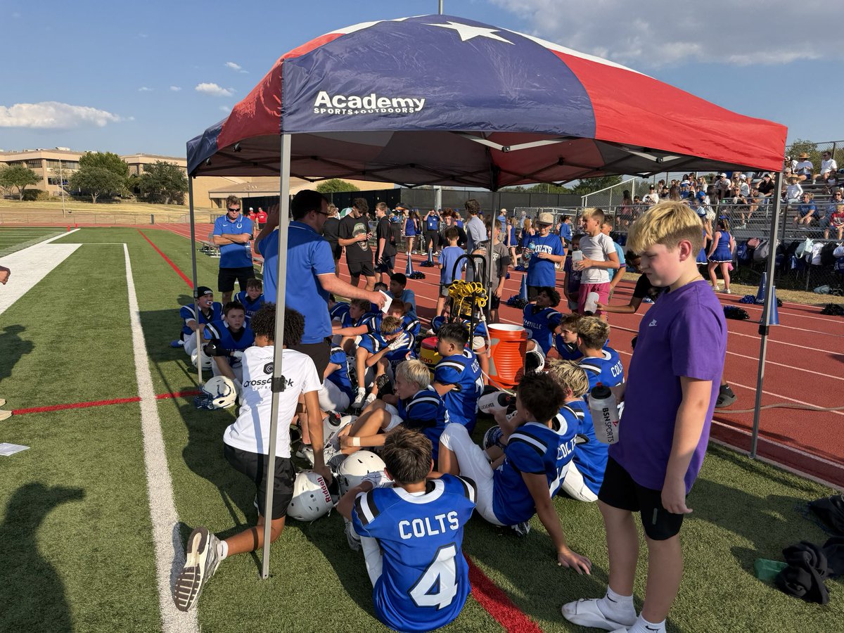 BryanCalvert3's tweet photo. 7th Grade Football is looking strong in their opening game against Coppell West! A Team with a huge win and B Team is leading in the first half of their game! Let’s go Colts!! 💙🤍🐴🏈 @CmsColts https://t.co/UzNu6byXF3