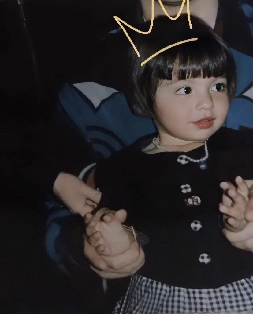 channelpamuk's tweet photo. @Lilytubs Mini Melisa 🎀                       Melisa now 💘 https://t.co/4CxnMpTVQy