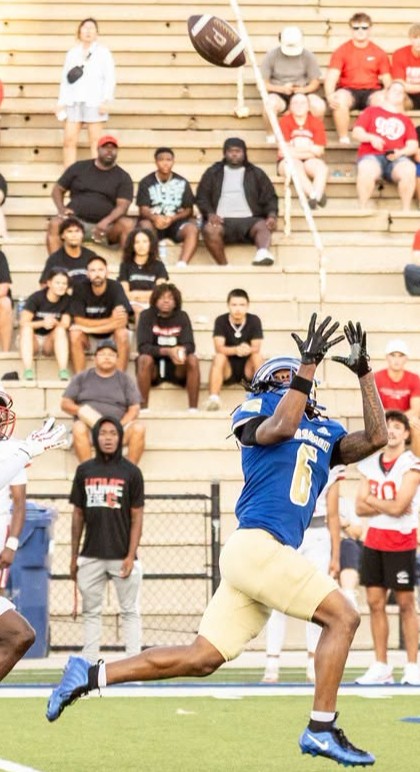 JuCoFootballACE's tweet photo. Ashford Landheart @alandheart6 @ NEO JuCo @Norsemen_FB recorded 4 catches + 118 yds vs Coffeyville JuCo @NEONorsemen https://t.co/NWSvHnwVb3