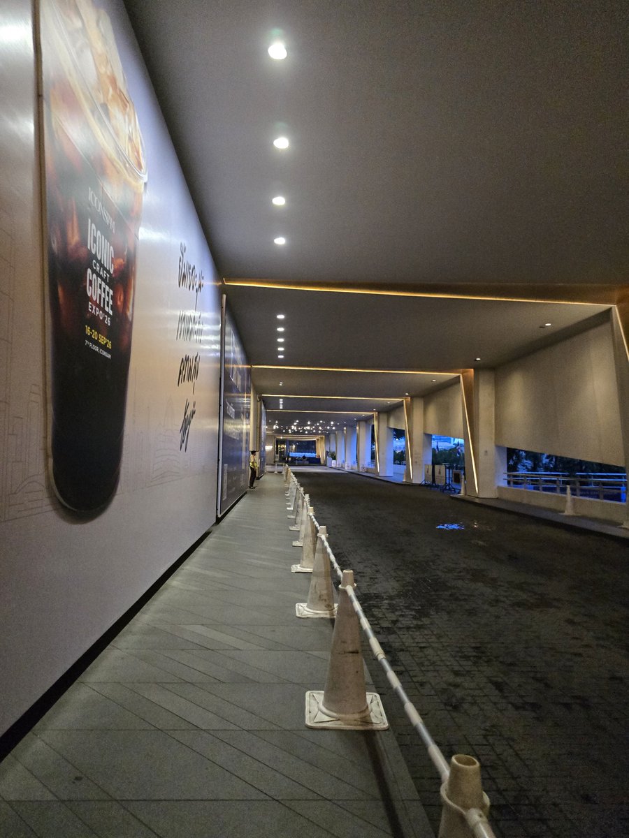 MinhyukYing's tweet photo. วันนี้ใครมาหาน้องเอส ทีมงานให้เข้ามาต่อแถวข้างในนะคะ

#est_rvp https://t.co/kyS3OvFRzw