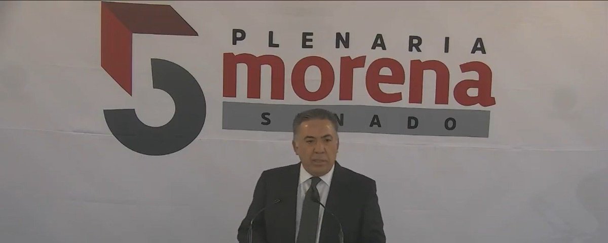 ¿Qué hace Inzunza hoy frente al logo de una bancada que ya dejó?
