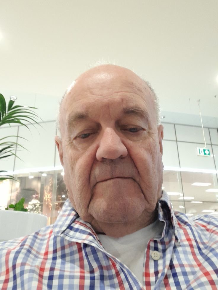 MarzukiAyu12185's tweet photo. Hello I am new here 

Can you date an old man like me? https://t.co/aGYietJCDJ