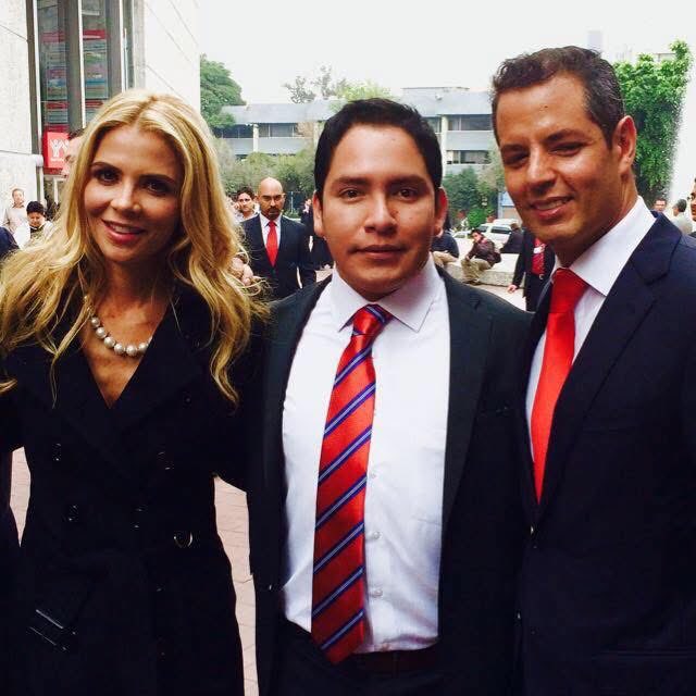 CapibaraOax's tweet photo. En qué terminó este pobre chamaco-inútil @arellanoo  hijo de EVA MÉNDEZ ex diputada Gris por Tlacolula 💩💩💩se niega a pagar pensión montando todo un teatro 🤡🤡 la cara de bembo es natural eh @el_inge_bombita @LaLenguaOax @LagarrapataS22 @Caballer0DLN @DoroteoMorro @LaPuraNeta0 https://t.co/Pj2CNUrDN7