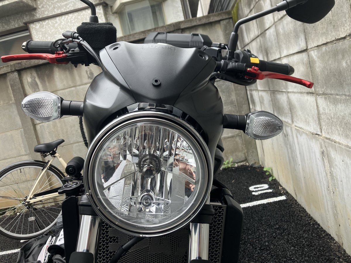 katopyK10y1's tweet photo. そう言えば週末にウィンカーをLEDに交換しました。
スタイリッシュだね！

なぜスクリーン取り付け前に撮らなかったのだろう… https://t.co/dawihMb4lQ