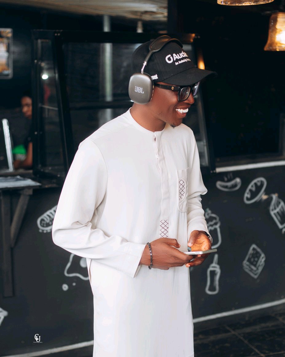 Favvydayo's tweet photo. SeptemBAG 💰 https://t.co/vgelW6mGir