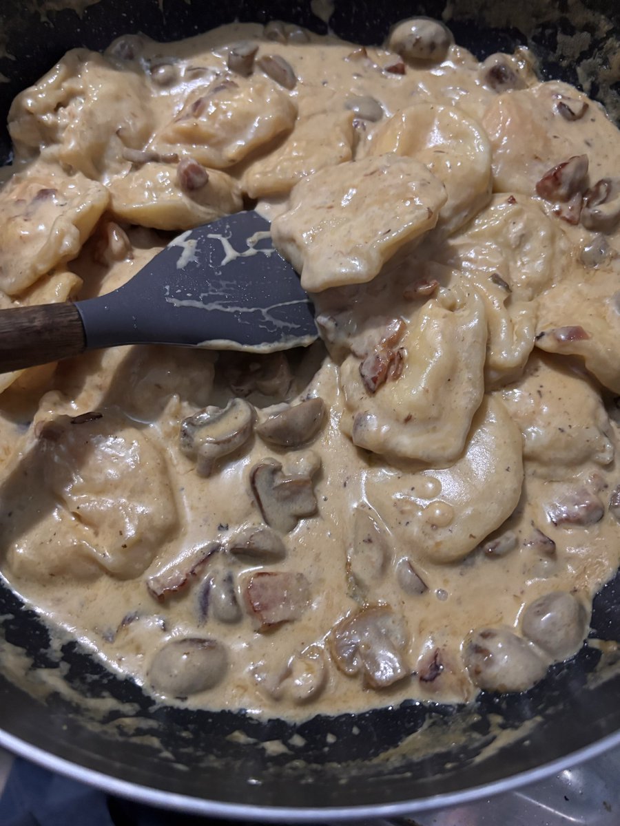 nzeriic's tweet photo. La mejor salsa caruso hice https://t.co/L55IWlcYct