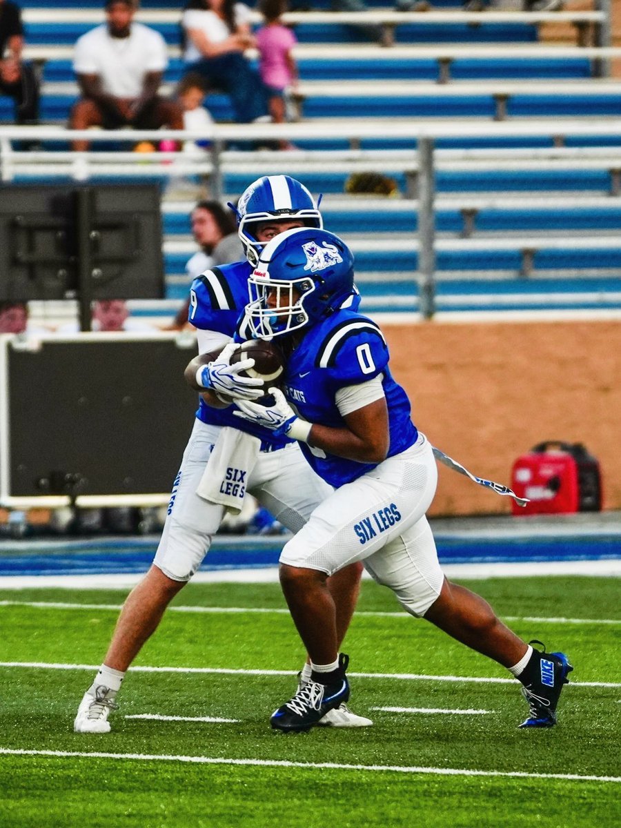DEREONHOLT2's tweet photo. 1-0 on the season.. Bentonville this Friday. LET'S GO https://t.co/Pq56QMFUG8