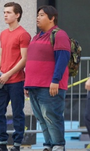 dumbSpiderDawg's tweet photo. deltarune will have an extremely important cutscene going on and 90% of the time Kris just gon be standing like this https://t.co/96AZ94CToA