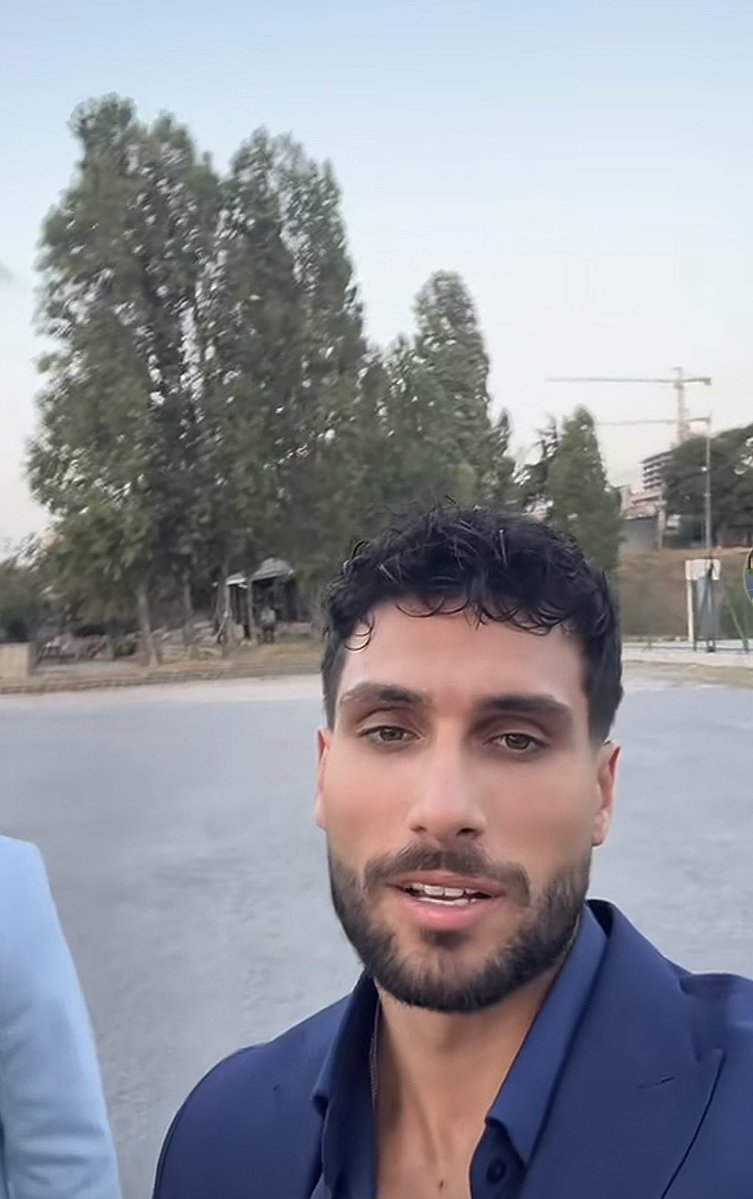 Laranwto's tweet photo. Güya programı oyun sanmış eğlenmek için gelmiş ya hadi oradan sen o yarışmaya o iğrenç tiktok’larını   çekmek,ün kazanmak için geldin program bitti senin kazandığın ün 10k.Acaba Kamila olmasaydı onu da kazanabilecek miydin?Kendini bir halt sanan fake seni.
#kısmetseolur #emre https://t.co/Zt275WA9uz