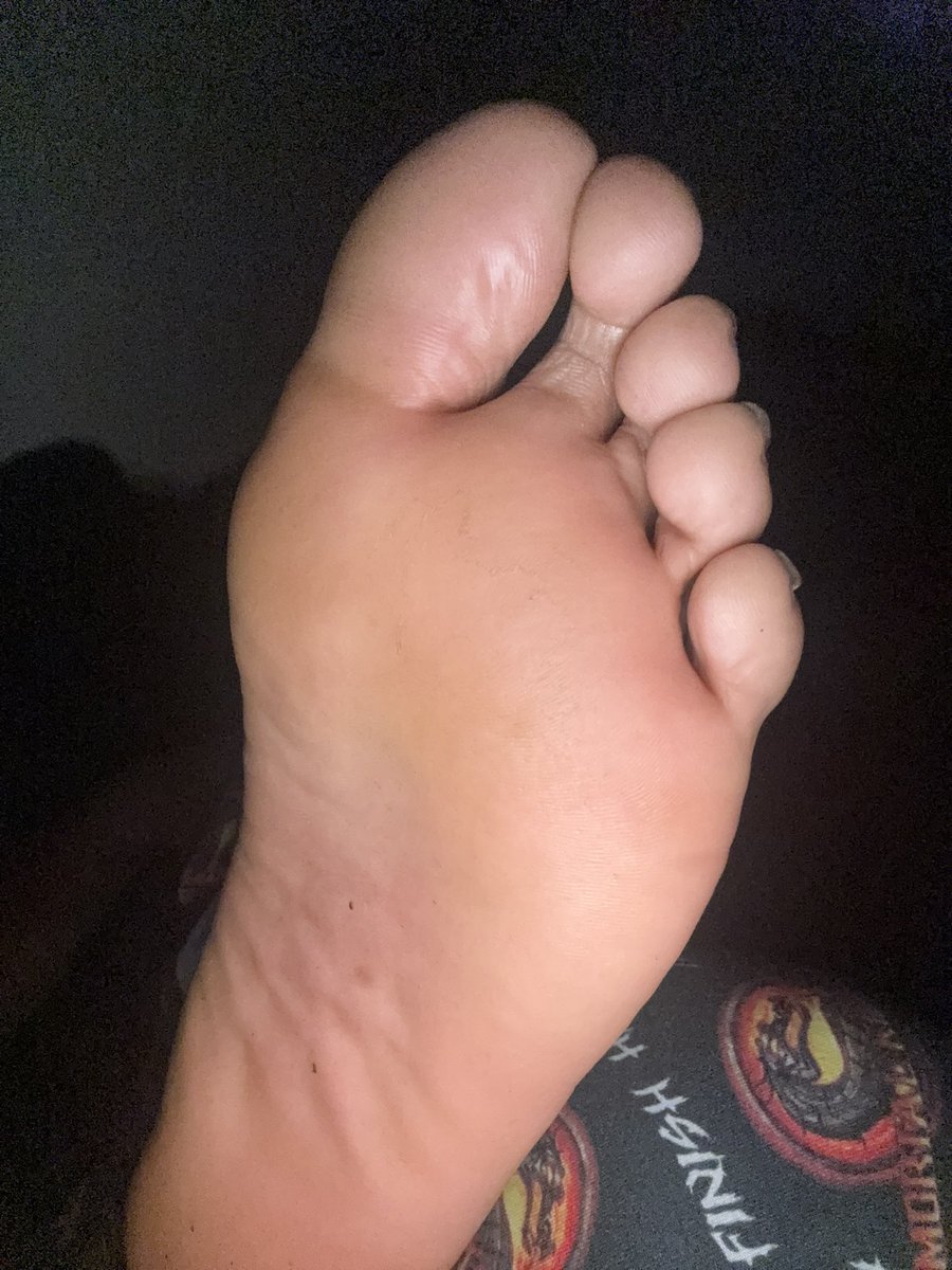 alphaunknown21's tweet photo. Taste the soles or toes 🦶🏾👅 #blackmalefeet #blackfeet #soles #toes #malefeet https://t.co/eAPZRQ89zD