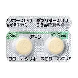 shiganai_naika's tweet photo. 研修医
『先生、大変です。お腹も痛がってないのに
CTでたまたまフリーエアーが指摘されました』

指導医
『どれ、もしかしてその患者さん糖尿病の既往がある？？』

研修医
『そうです、それが関係ありますか？』

指導医
『もしかしてα-GI(ボグリボース)を飲んでないかい？？』

研修医
『なんで、わかったんですか？？』

指導医『それはα-GIによる腸管気腫症だよ、腹部症状がなければ経過観察、休薬にて改善が見込める』