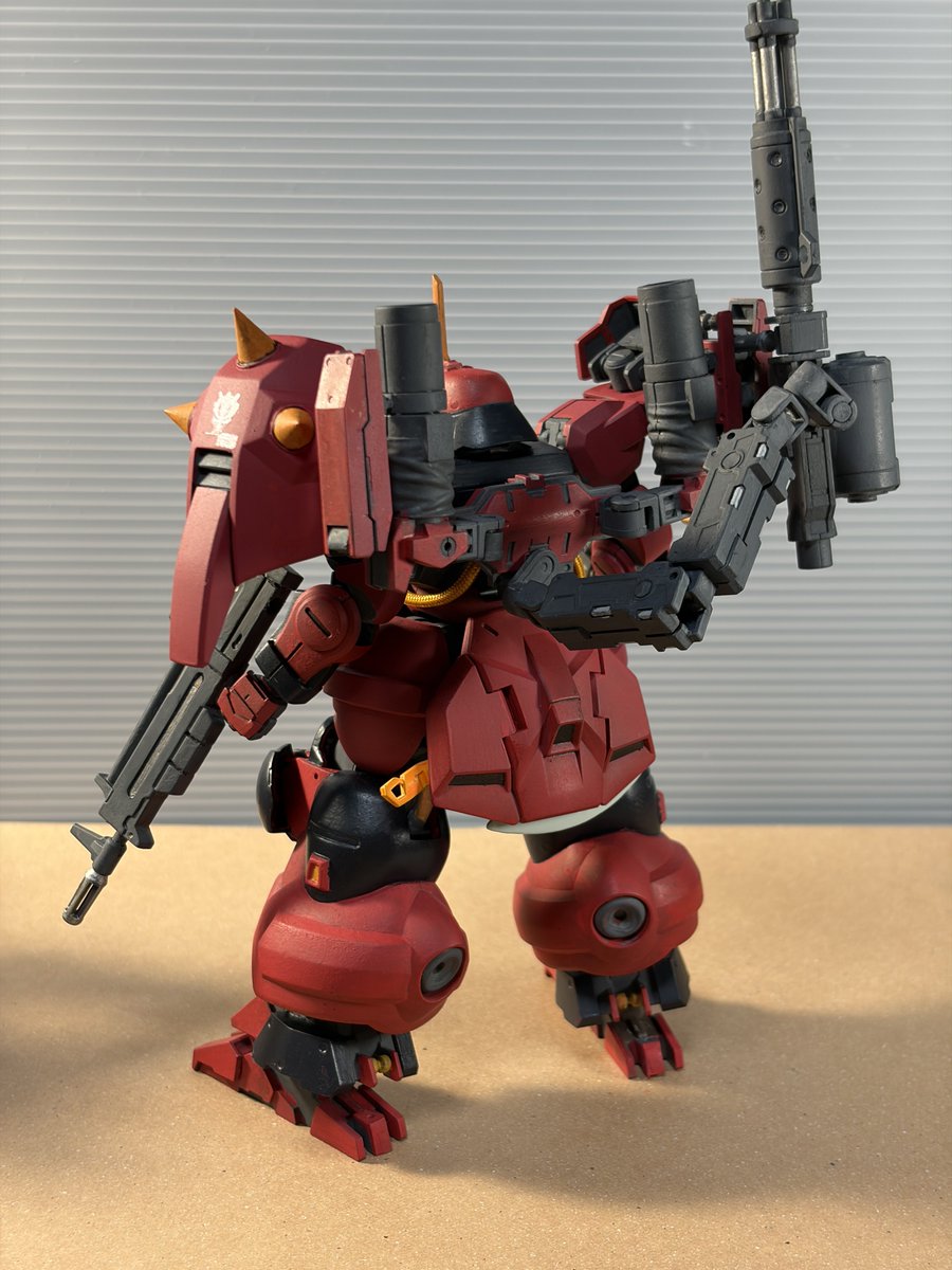 tokihama_n's tweet photo. ブラッディザクできた
塗装はアクリジョンベースカラーのスポンジ塗り。
コマンドガンダム共々30MMで盛ってしまったので公式系のなんかには出せないが
小学生以来の野望はひとつ果たせた https://t.co/ayngBYbQcm