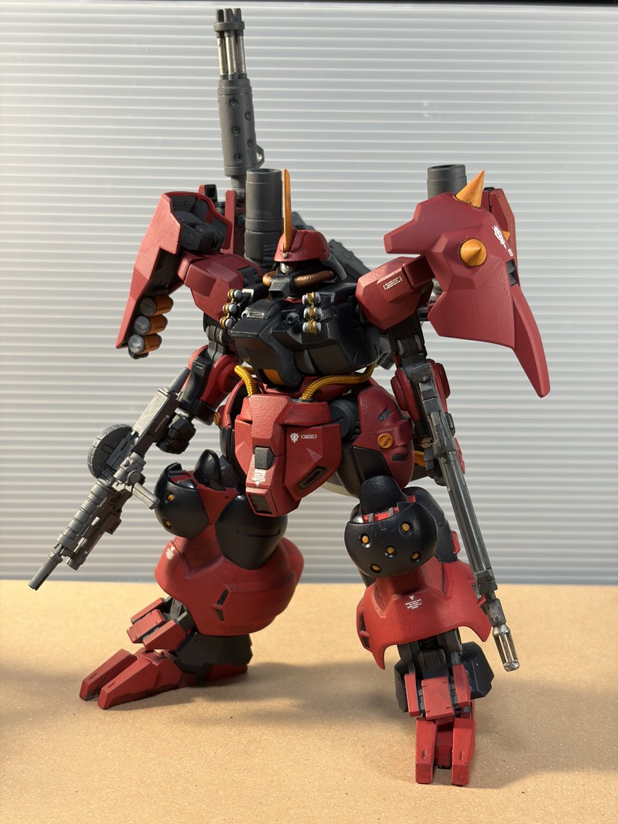 tokihama_n's tweet photo. ブラッディザクできた
塗装はアクリジョンベースカラーのスポンジ塗り。
コマンドガンダム共々30MMで盛ってしまったので公式系のなんかには出せないが
小学生以来の野望はひとつ果たせた https://t.co/ayngBYbQcm