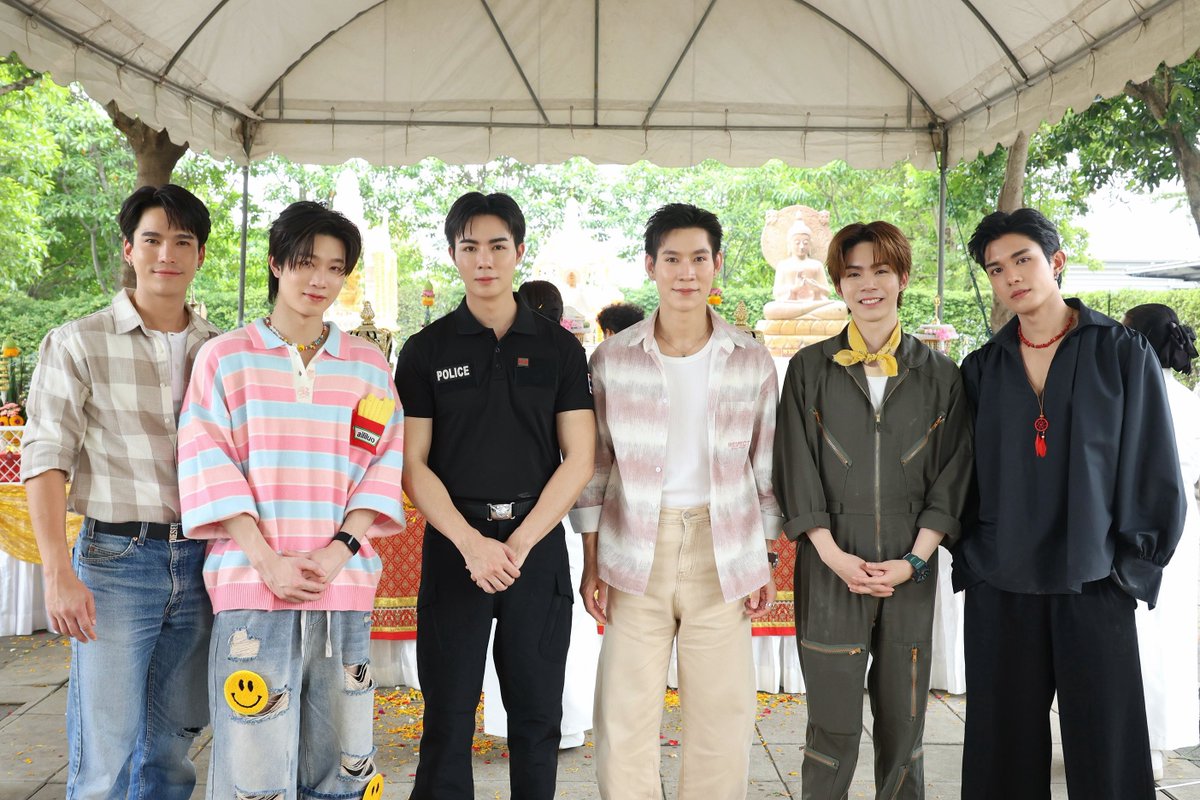 DomundiTV's tweet photo. พิธีบวงสรวง SITCOM “หอตัวดี The D Dorm Sitcom” 🏢

The D Dorm Worship
#บวงสรวงหอตัวดี https://t.co/r3sbmBGWPQ